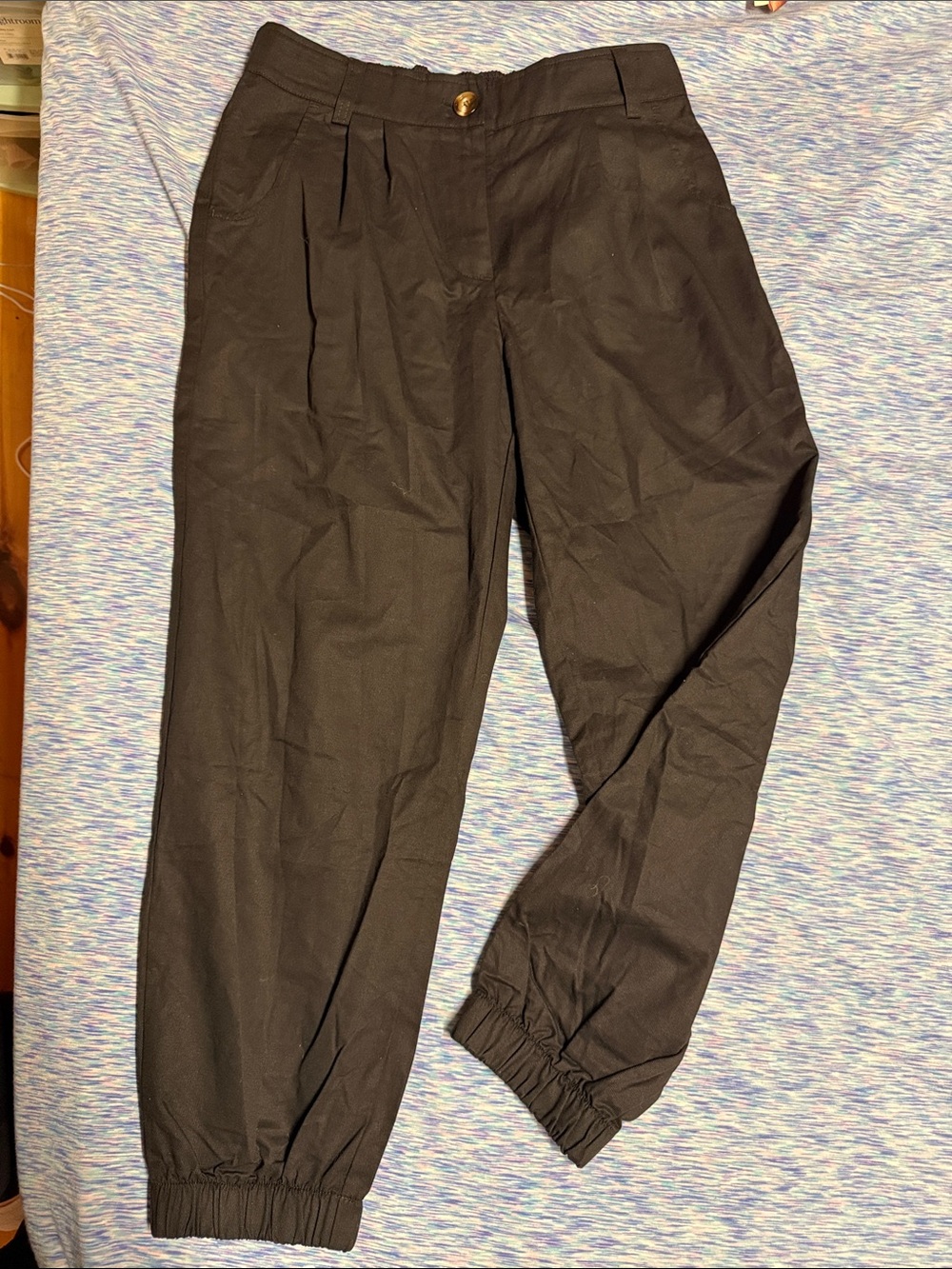HALARA Black Ankle Cropped Jogger Pants